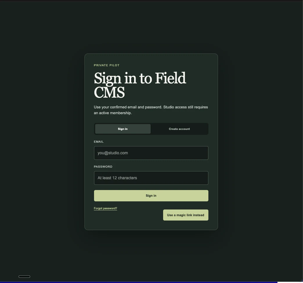 Pantalla de acceso del piloto privado de Field CMS en una interfaz verde oscuro